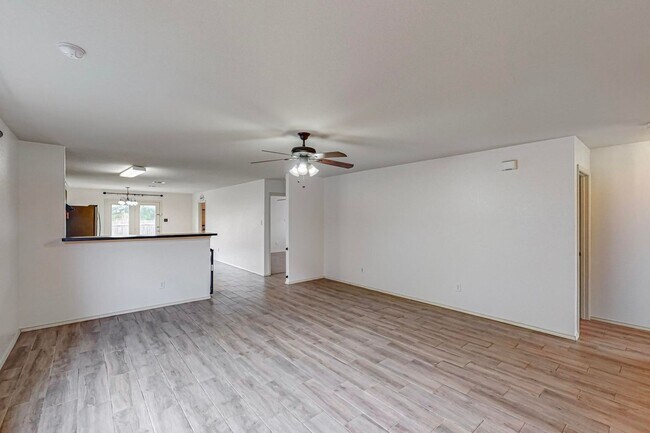 Building Photo - Adorable 3 bedroom 2 bath in Burleson Texas!