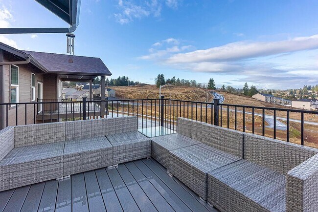 Building Photo - Modern 4BD/3BA Rental with Garage & Fenced Yard – Available Now