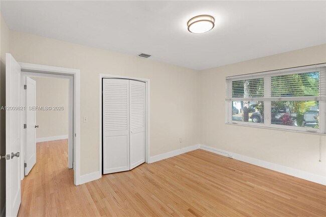 Building Photo - 5614 San Vicente St