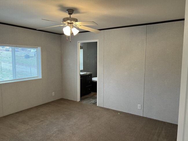 Building Photo - 582 Brent Dr