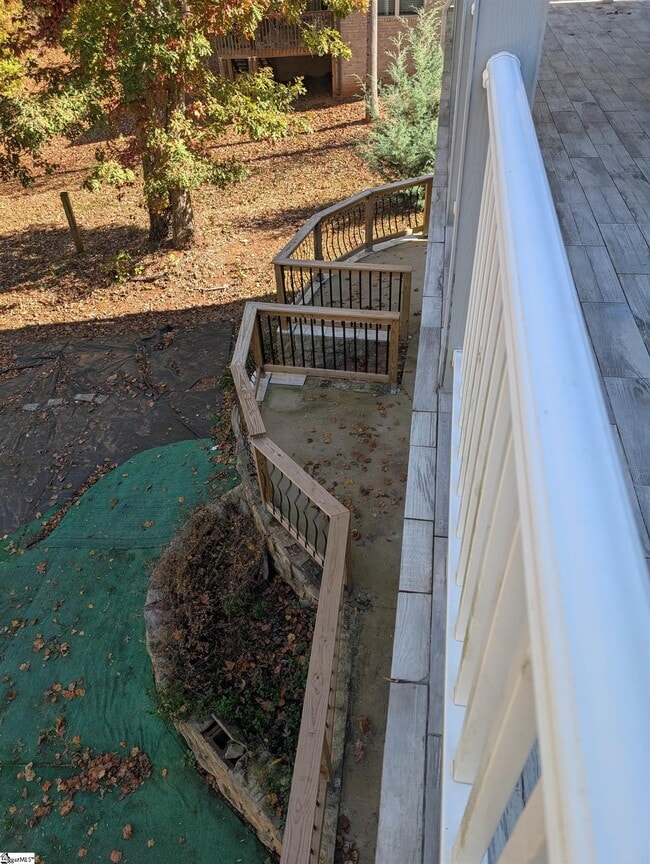 Building Photo - 154 S Lake Emory Dr