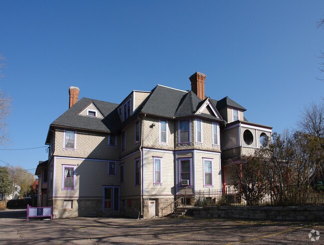 Building Photo - 506 N Cascade Avenue