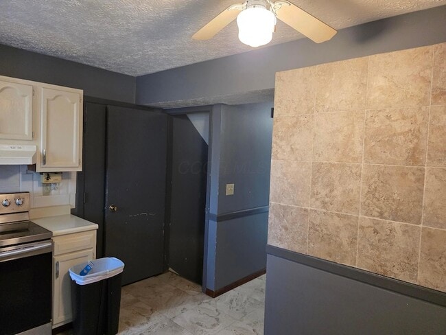 Building Photo - 7006 Finchley Dr