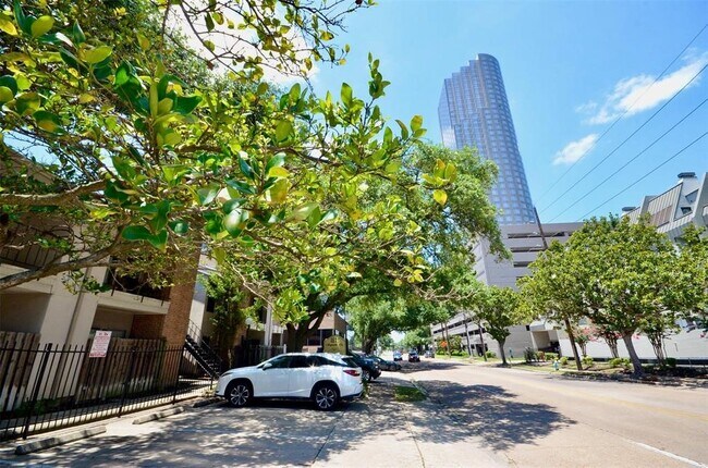 Building Photo - 1818 Augusta Dr