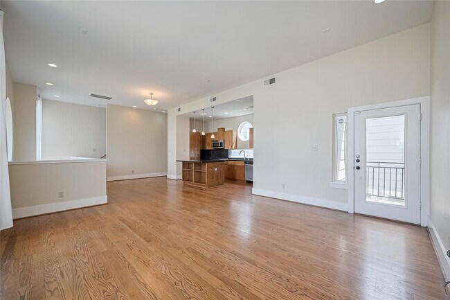 Building Photo - 5235 Larkin St