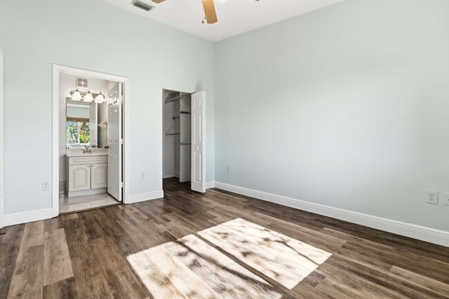 Building Photo - Beautiful Condo