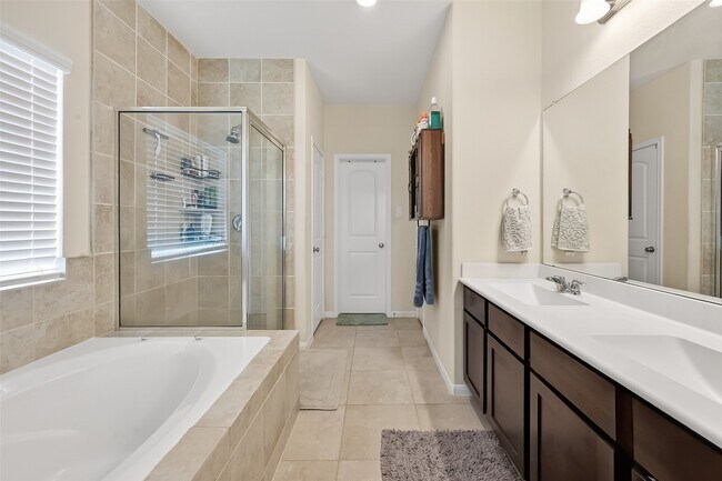 Building Photo - 6215 Prince Pl Dr