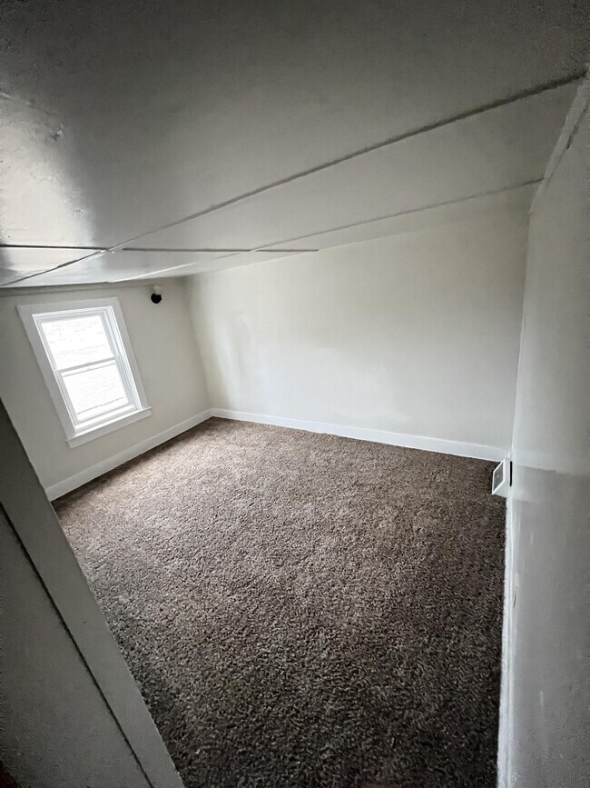 Building Photo - 5814 10th Ave