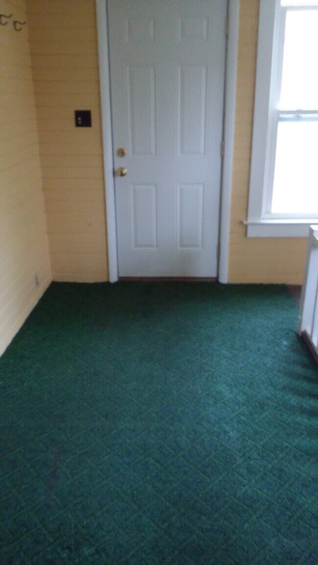 mud room - 905 State Fair Blvd