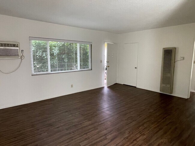 Building Photo - 501 S 7th St