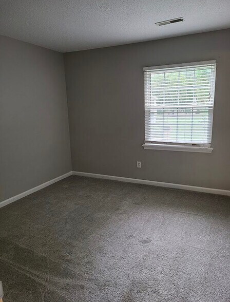 Building Photo - 5661 Hornaday Rd