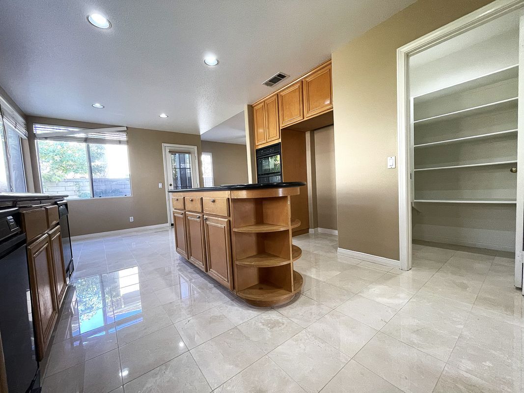 Building Photo - 9755 Lipari