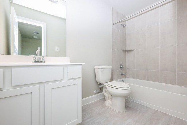 Building Photo - 3018 Tres Olivos Dr