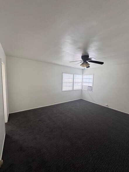 Bedroom 1 - 424 W Riggin St