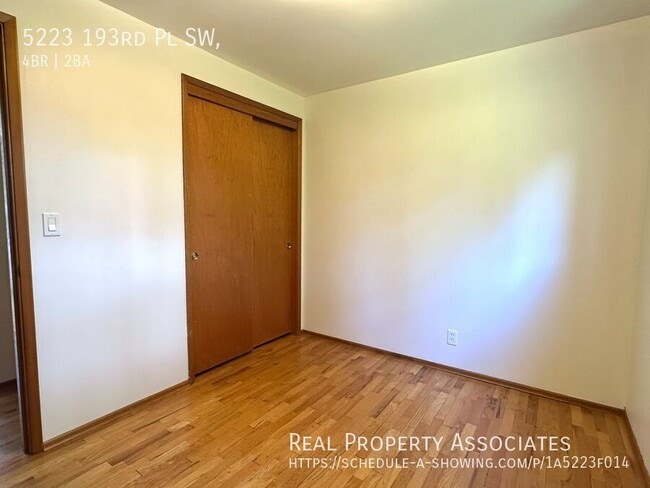 Building Photo - 5223 193rd Pl SW