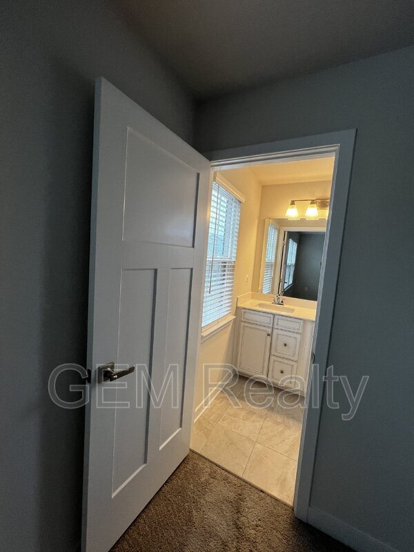 Building Photo - 1101 Rampart Dr
