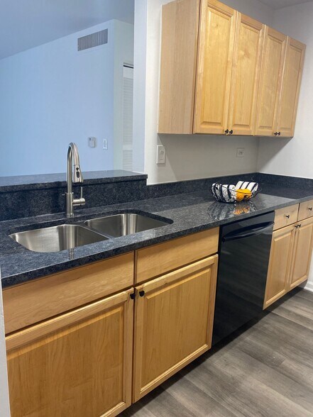 Building Photo - 1919 Prairie Sq