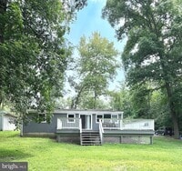 Building Photo - 9101 Wildwood St