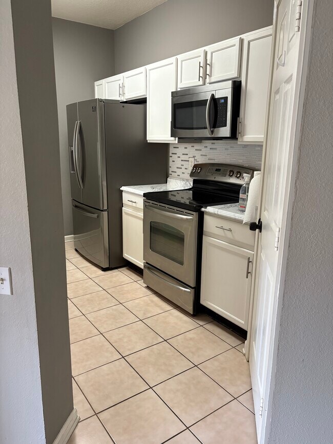 Building Photo - 10550 Baymeadows Rd