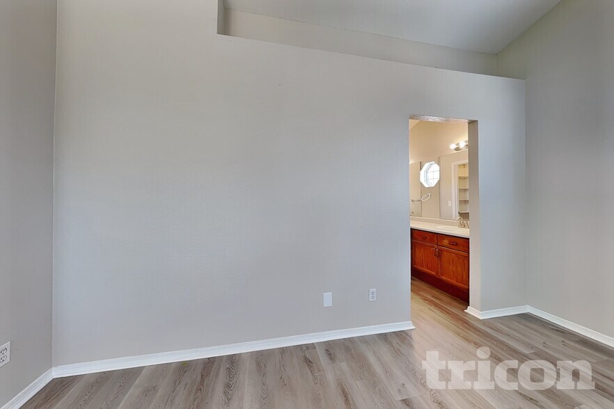 Building Photo - 12789 Elm St