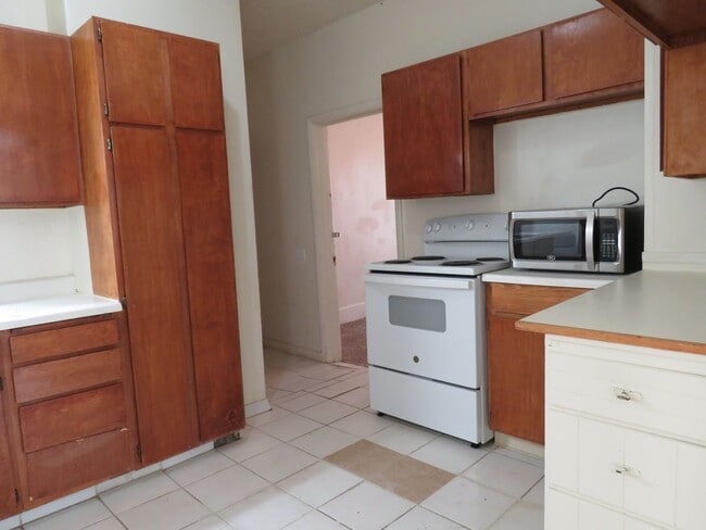 Building Photo - 2 Bed / 1 Bath House