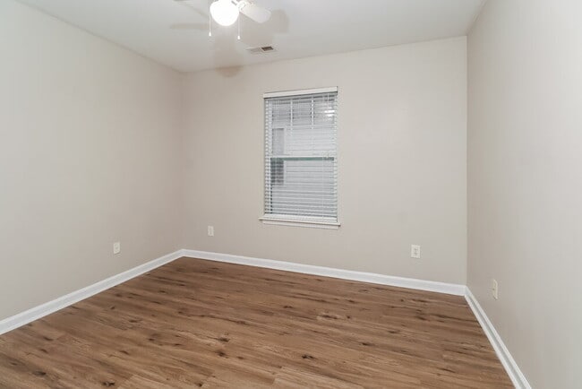 Building Photo - 6014 Colonial Garden Dr