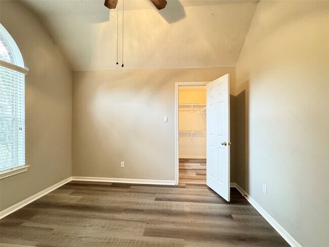 Building Photo - 3710 Heritage Colony Dr