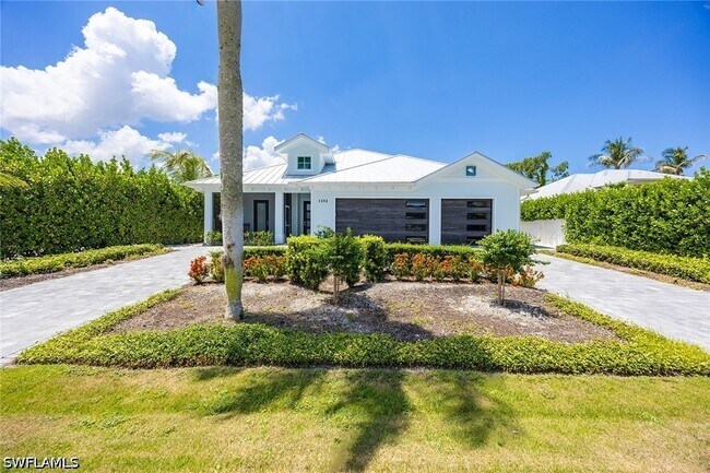 Building Photo - 1232 Royal Palm Dr