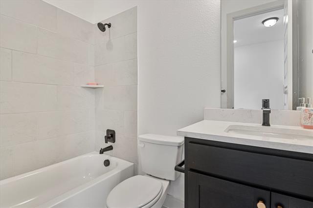 Building Photo - 2425 Plumeria Ln