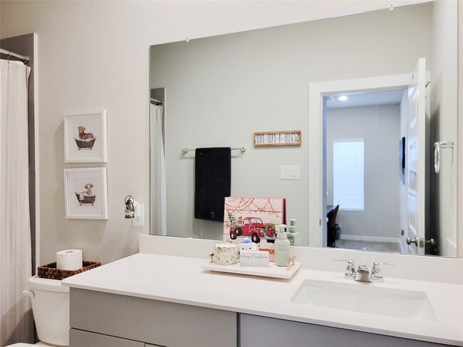 Building Photo - 710 Seafoam Ln