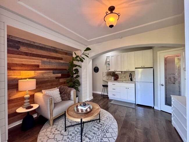 Building Photo - For Lease – Fully Renovated & Furnished Ne...