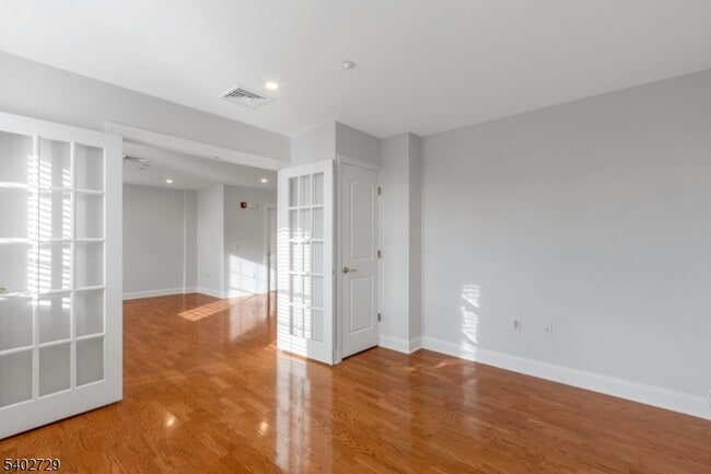 Building Photo - 5401 Rio Vista Dr