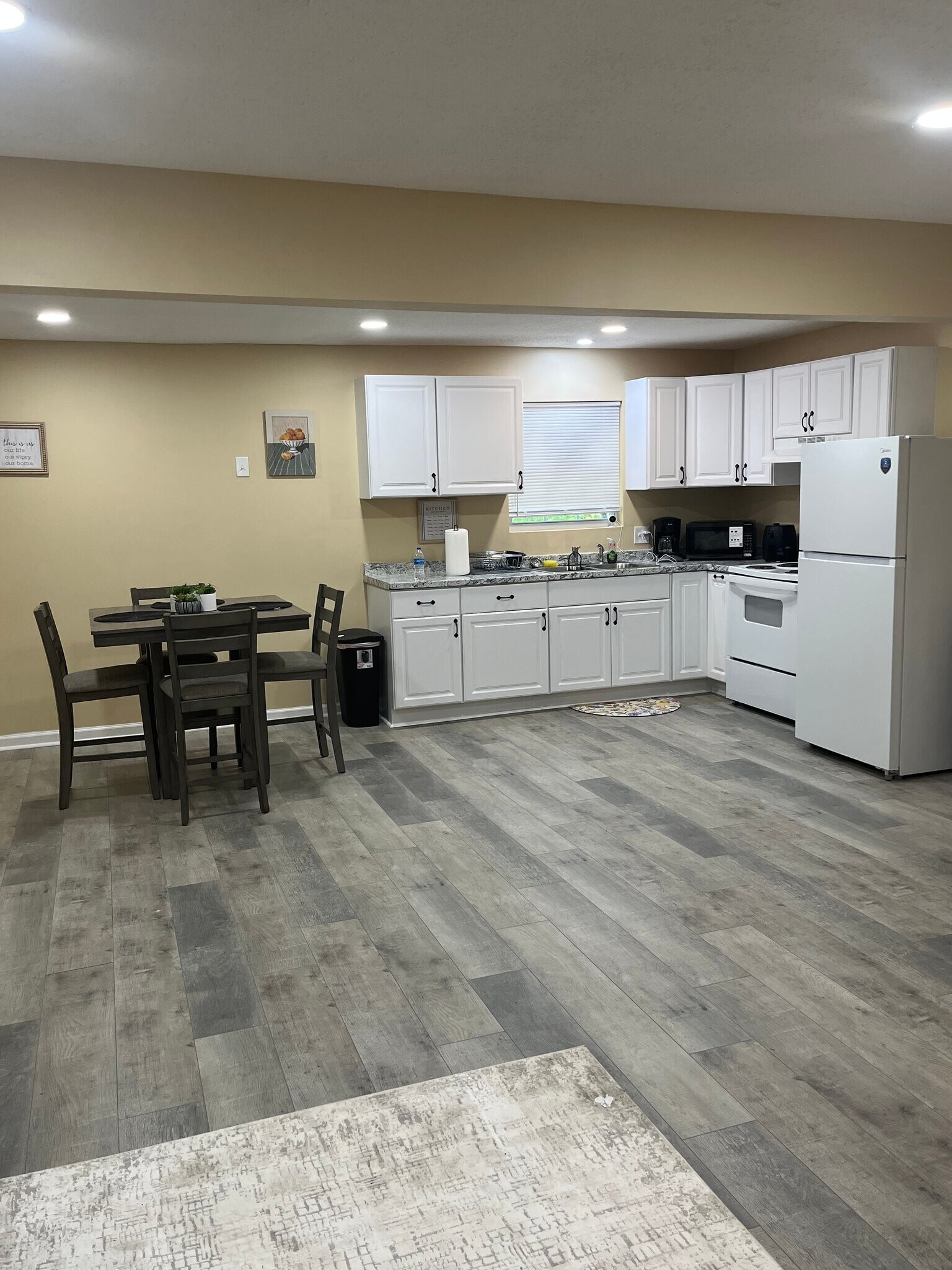 Building Photo - 1016 Flamingo Dr