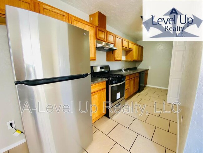 Building Photo - 1850 N 5th Ave