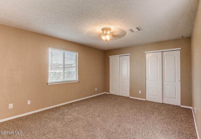 Building Photo - 10964 Northview Dr