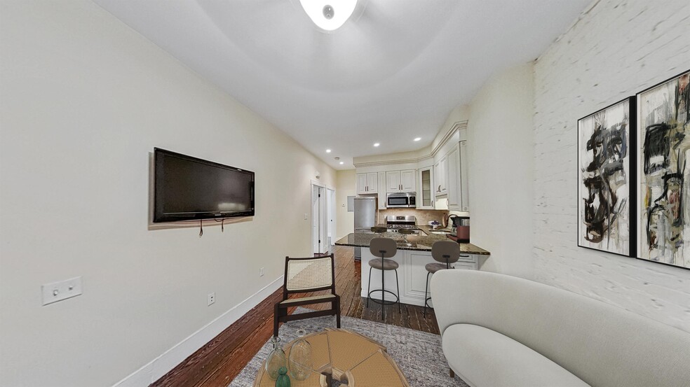 Building Photo - 3 Carmel St