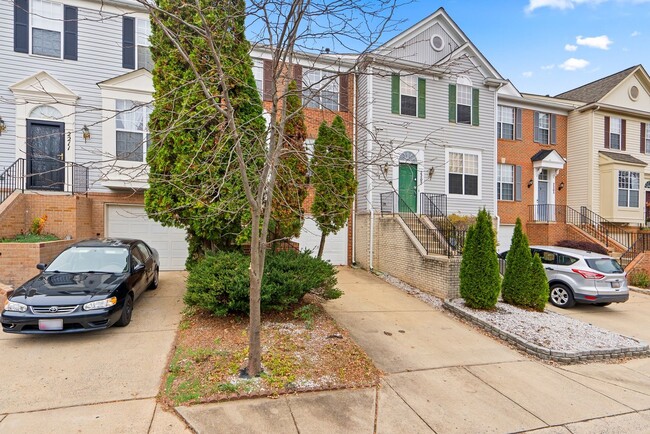 Building Photo - 3 Bed 2.5 Bath - Silver Spring Townhouse -...