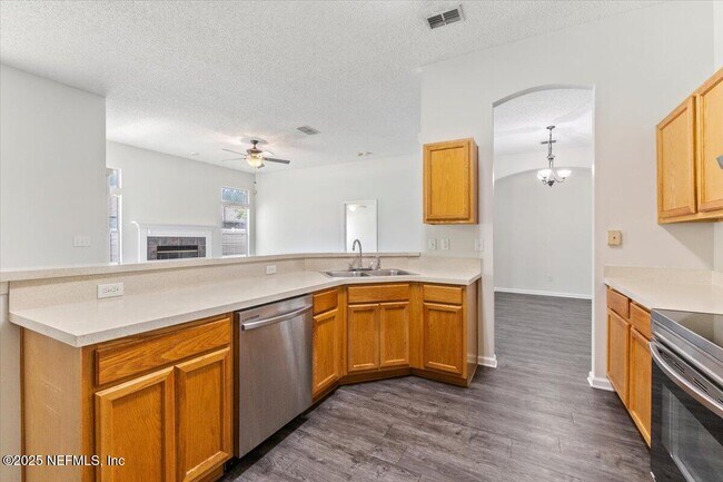 Building Photo - 700 Scarlet View Ct