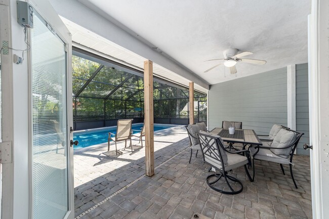 Building Photo - Shadow Woods Pool Home