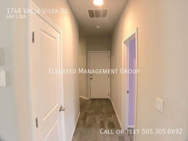 Building Photo - 1748 Valle Vista Rd NW