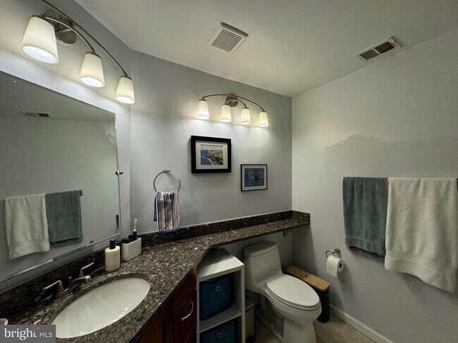 Building Photo - 1029 N Stuart St