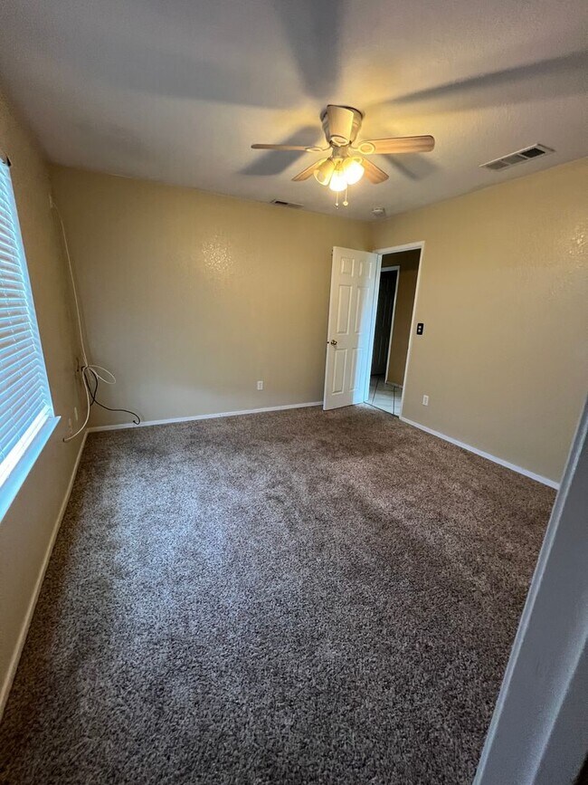 Building Photo - 1417 Hall Ave
