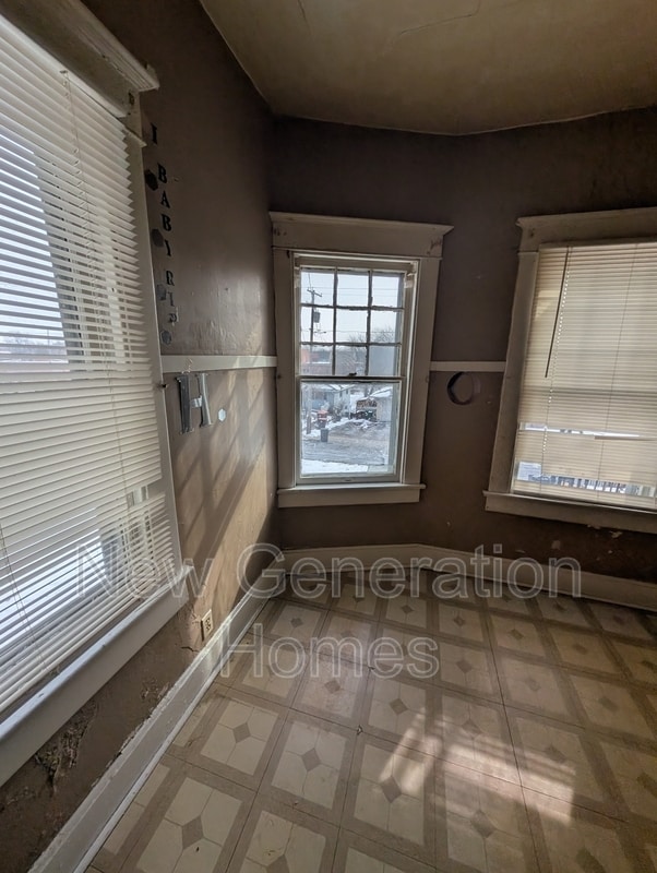 Building Photo - 1603 NE Glendale Ave