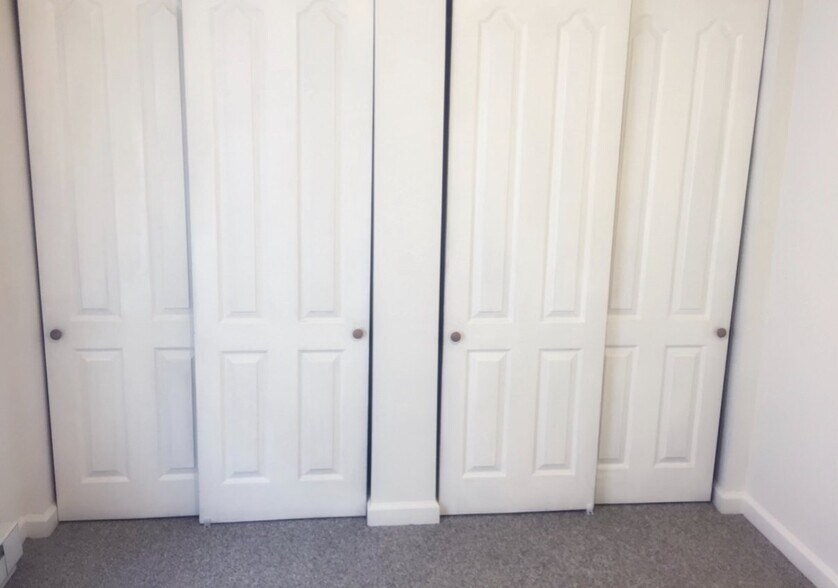 Building Photo - 11 Meadow St