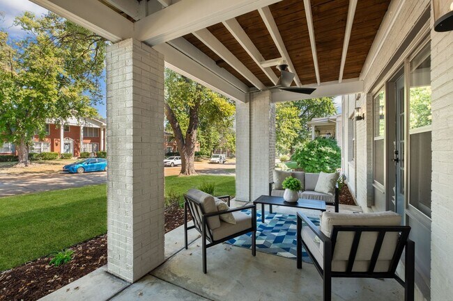 Building Photo - 621 Highland Park Dr