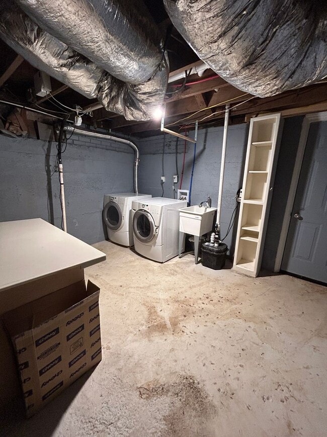 Building Photo - Charming 1920s Home in Five Points – Available April 4th