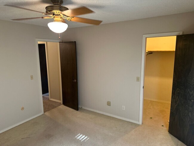 Building Photo - Available Now!  3-Bedroom, 2-Bathroom Spri...