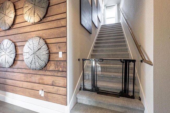 Building Photo - 217 Northcrest Dr