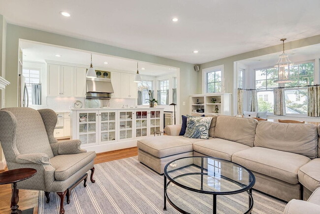 Building Photo - 3-Bed, 4-Bath Retreat in Chevy Chase!"