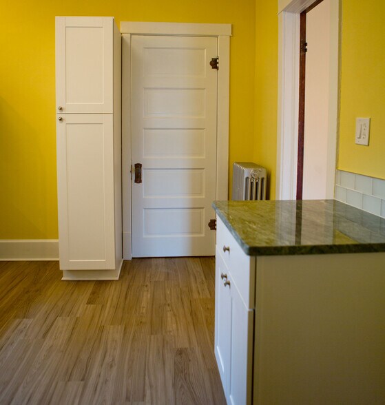 Building Photo - 225 Buell St